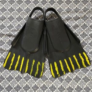 DaFin fins size M-L (9-10)